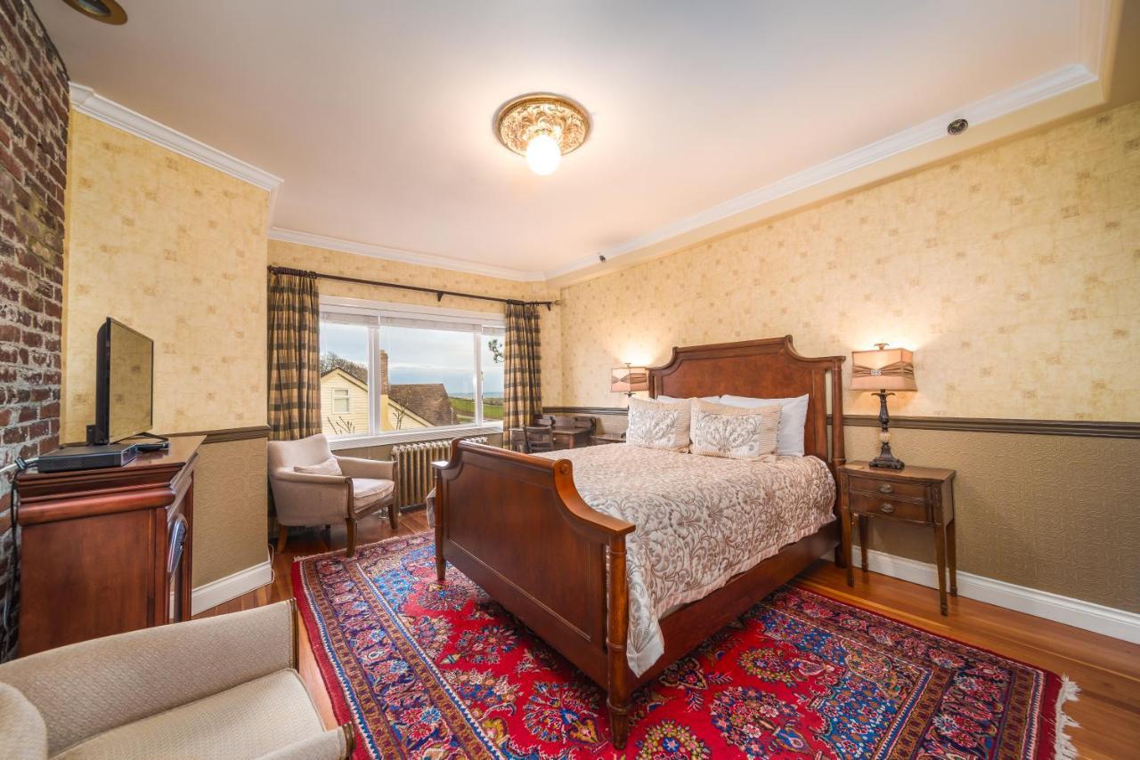 Dashwood Manor Seaside Bed & Breakfast Victoria Exterior foto