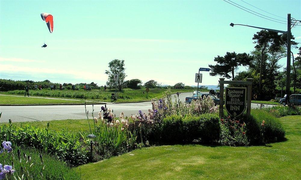 Dashwood Manor Seaside Bed & Breakfast Victoria Exterior foto