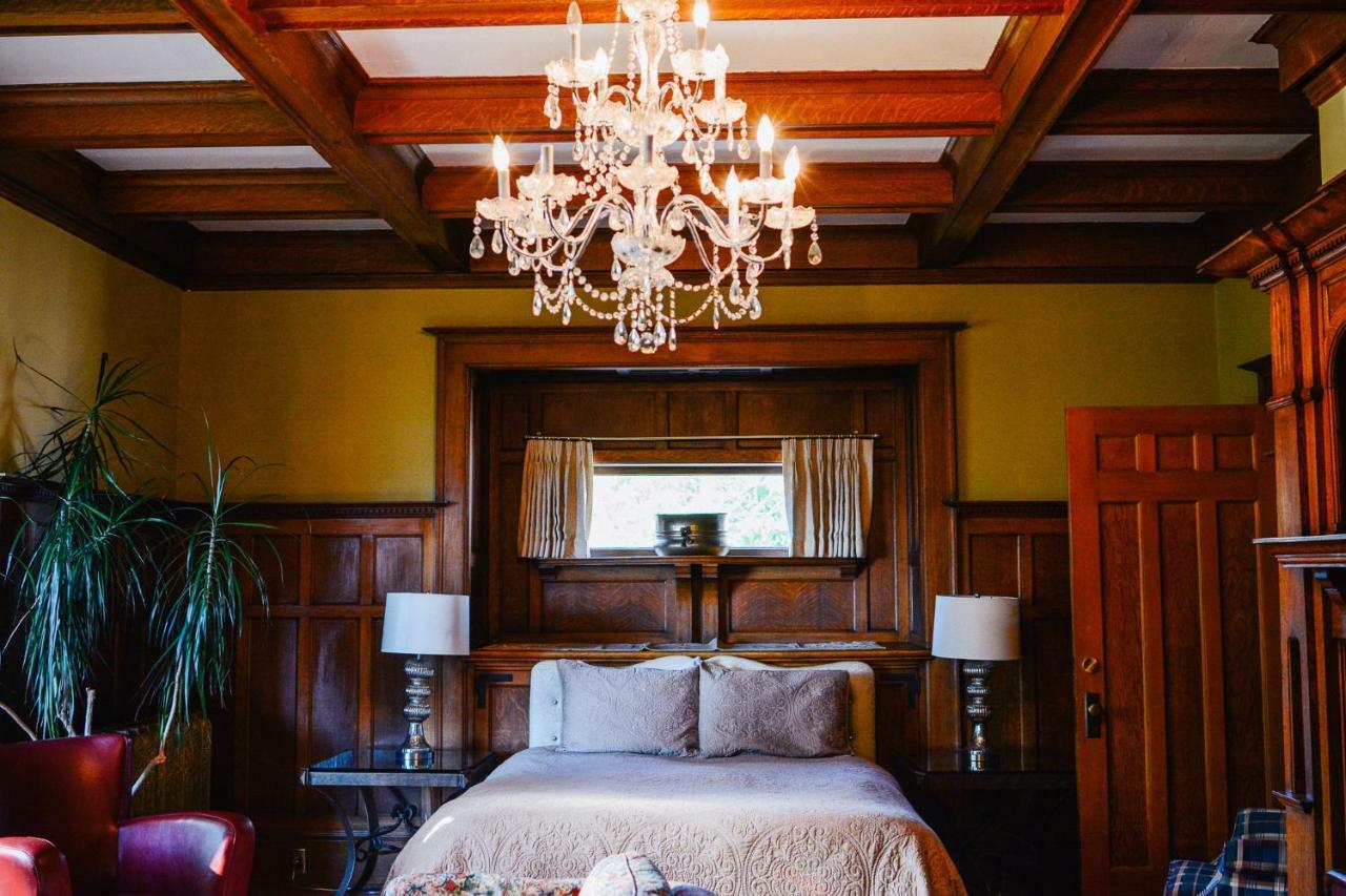 Dashwood Manor Seaside Bed & Breakfast Victoria Exterior foto