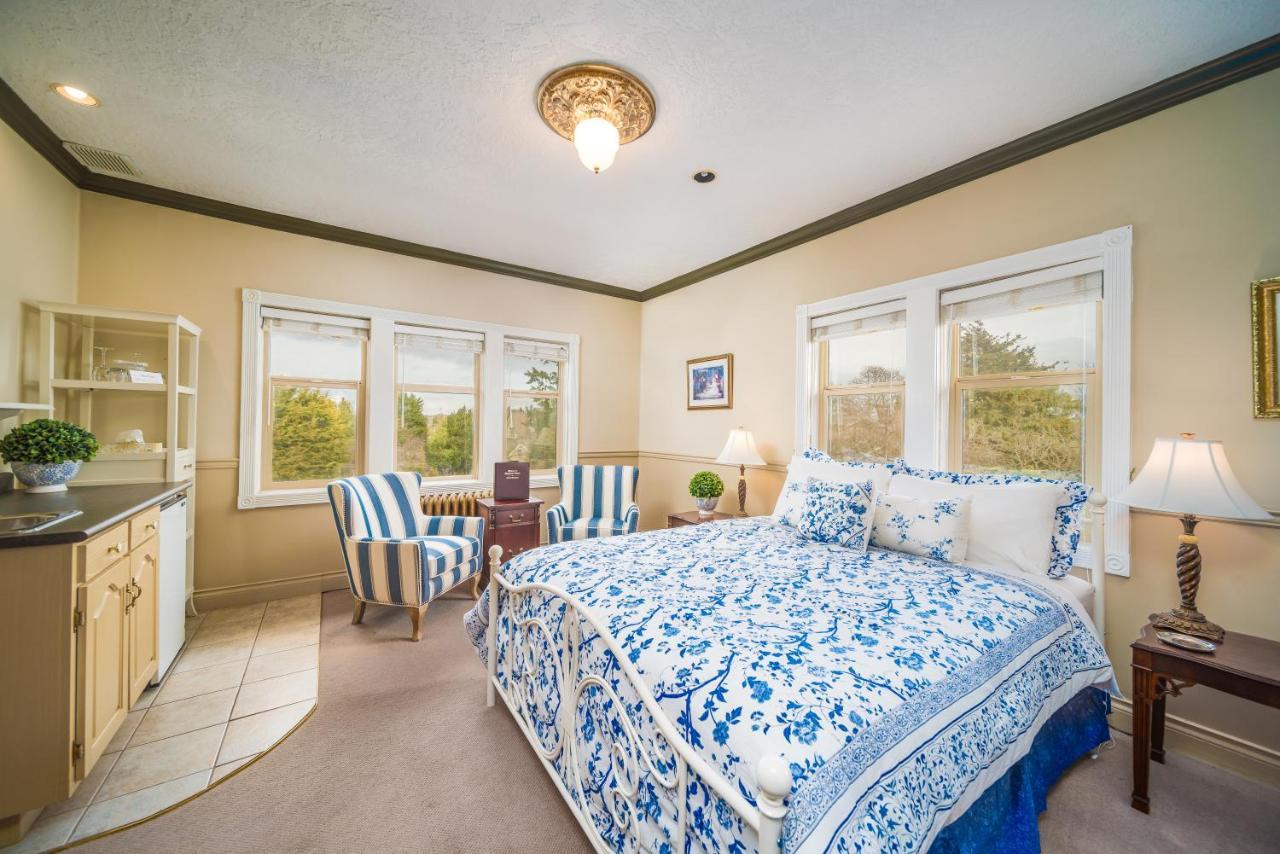 Dashwood Manor Seaside Bed & Breakfast Victoria Exterior foto